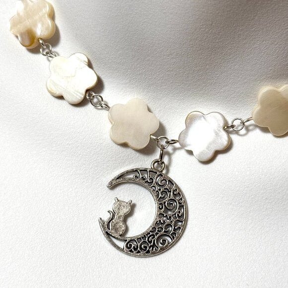Mother of Pearl Flower Beaded Short Necklace + Cat on the Moon Pendant - Picture 1 of 13